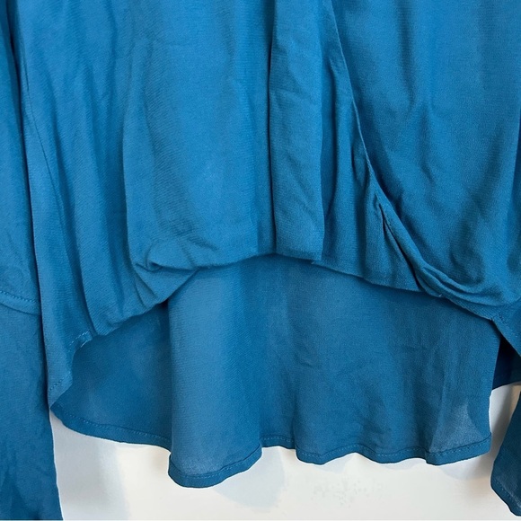 NWT Band of Gypsies Blue Bell Sleeve Faux Wrap Criss Cross Boho Blouse Size XS - Picture 8 of 9